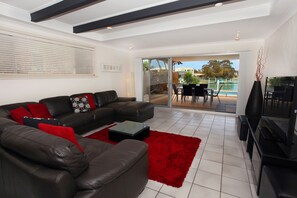 Standard Room | Living area | TV - Tarcoola 49 (Mooloolaba)