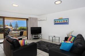 Standard Room | Living area - Tindarra 7 (Alexandra Headland)