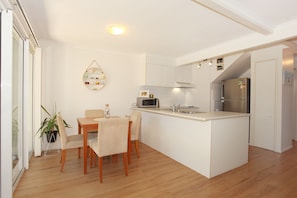 In-room dining - Toorumbee 4/38 (Mooloolaba)