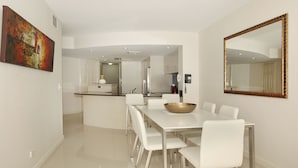 In-room dining - Zanzibar 404 (Mooloolaba)