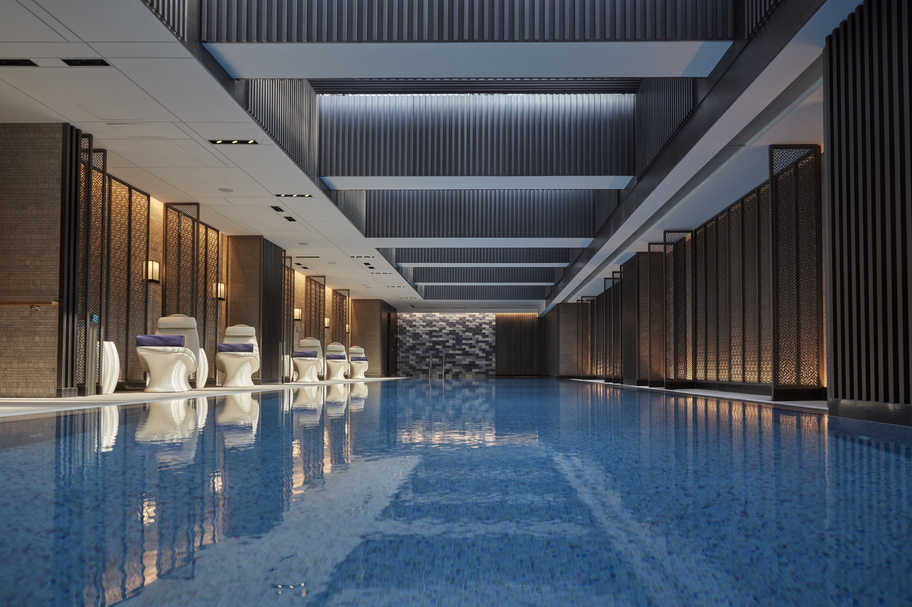 Una piscina cubierta