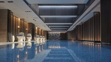 Una piscina cubierta