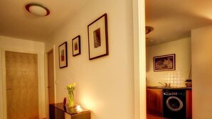 Deluxe Apartment | Living room | Flat-screen TV - No.86 and 98 (Newcastle-upon-Tyne)