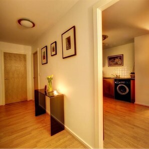 Leilighet – deluxe | Oppholdsrom | Flatskjerm-TV