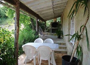 Family House (Les Cades) | Individually decorated, individually furnished, iron/ironing board