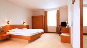 In-room safe, desk, cribs/infant beds, free WiFi - Hotel Royal Elmshorn (Elmshorn)
