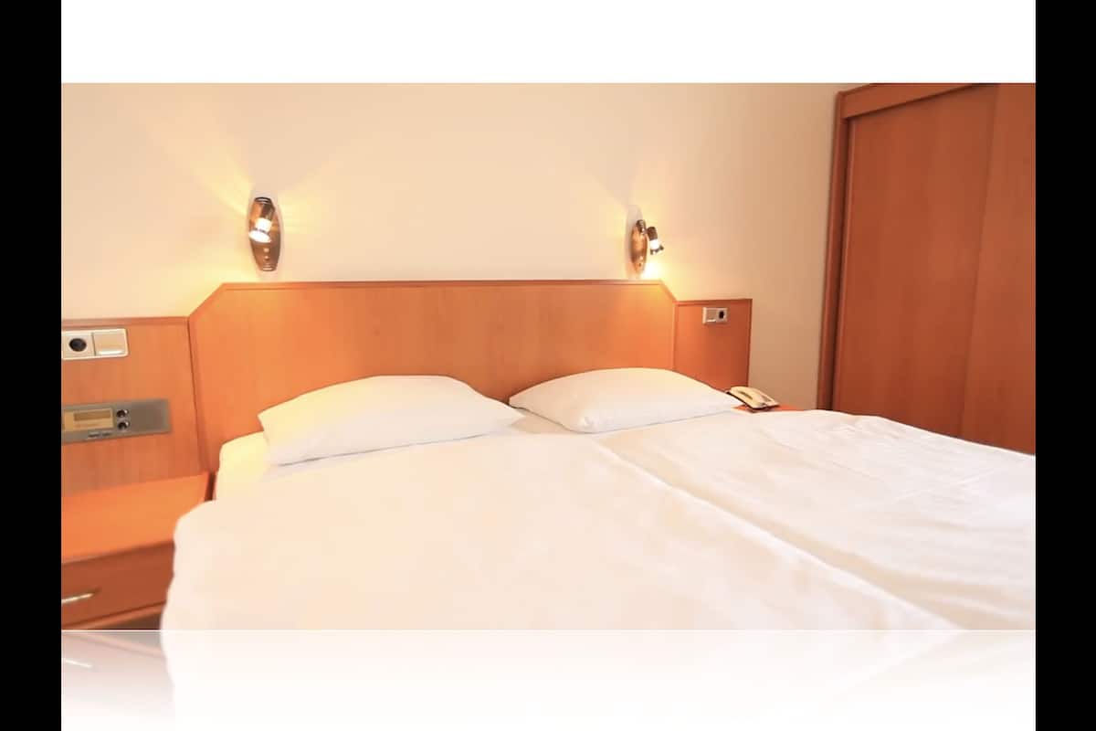 In-room safe, desk, cribs (surcharge), WiFi (free)