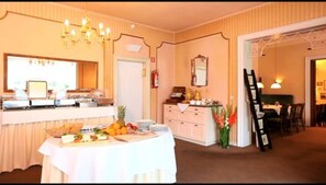Daily buffet breakfast for a fee - Hotel Royal Elmshorn (Elmshorn)