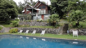 Indoor pool, 2 outdoor pools