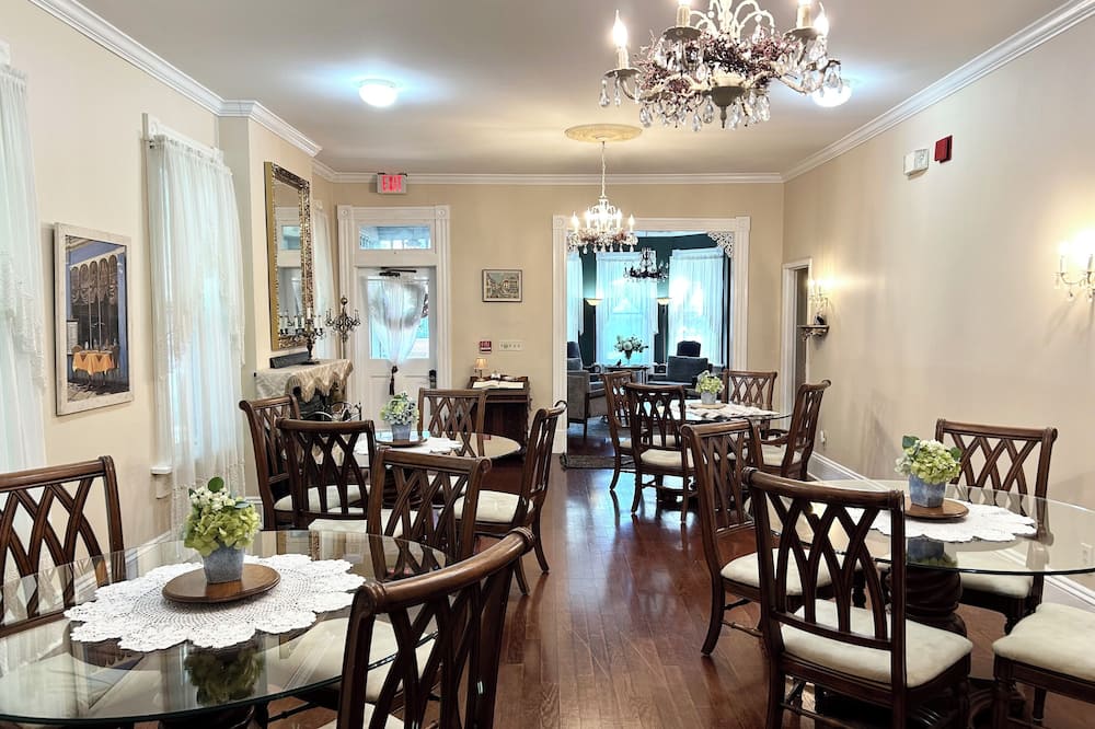 The Lincoln Short North B&B