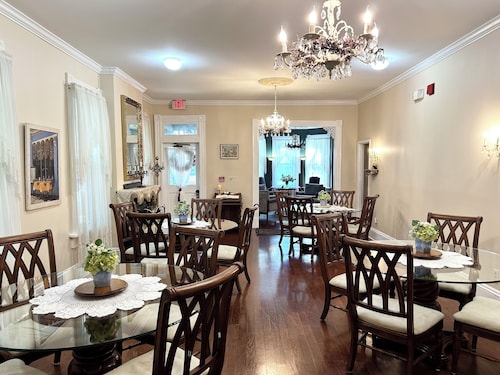 The Lincoln Short North B&B