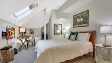 Quarto clássico, 1 cama Queen, para não fumantes, banheiro privativo | Roupas de cama premium, individualmente decorados