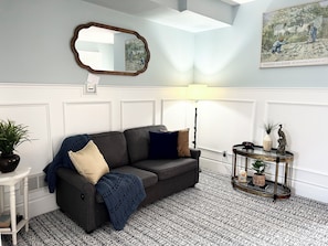 Suíte luxo, várias camas, para não fumantes, banheiro privativo | 1 quarto, roupas de cama premium, individualmente decorados