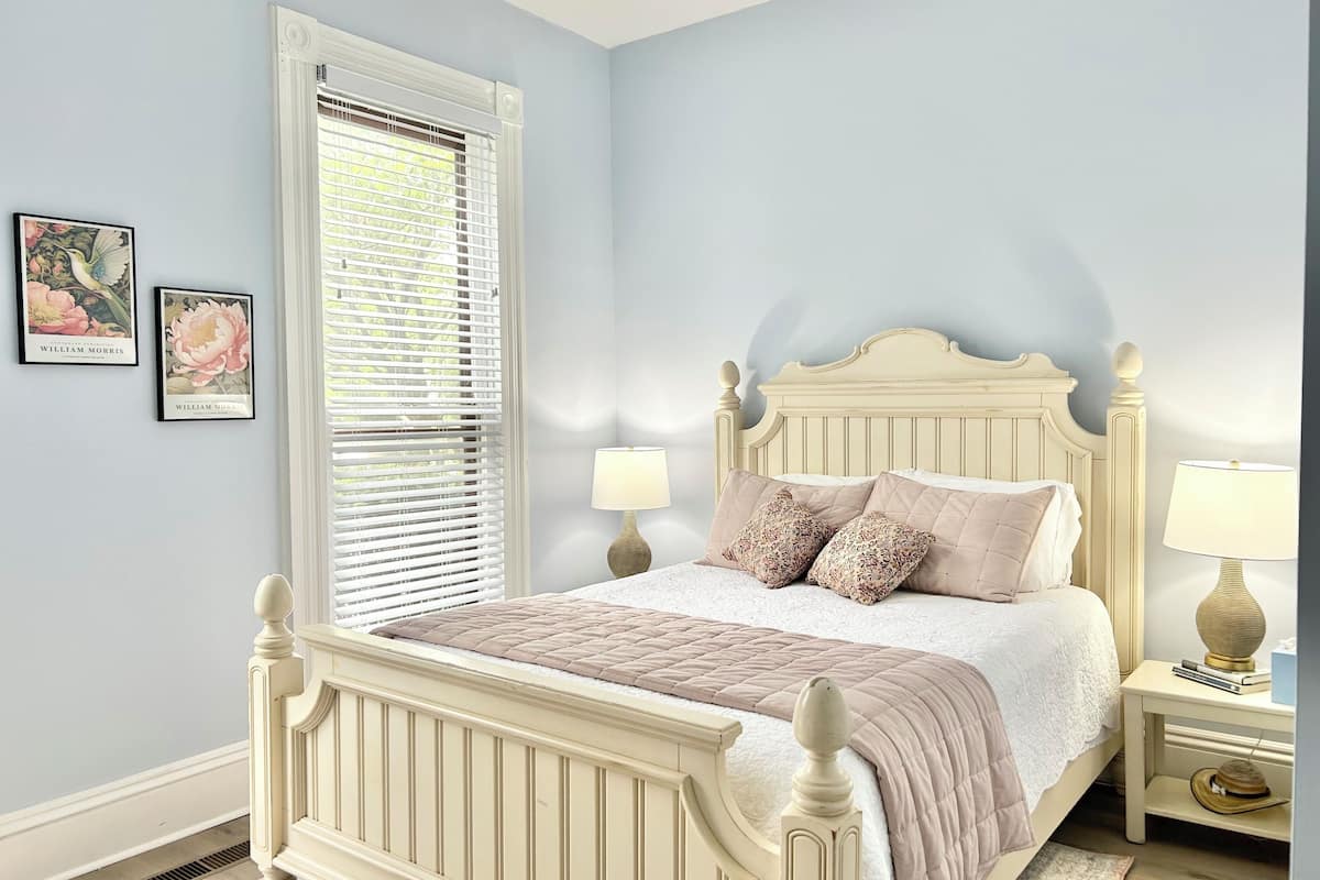 Classic Room, 1 Queen Bed | 1 bedroom, premium bedding, individually decorated