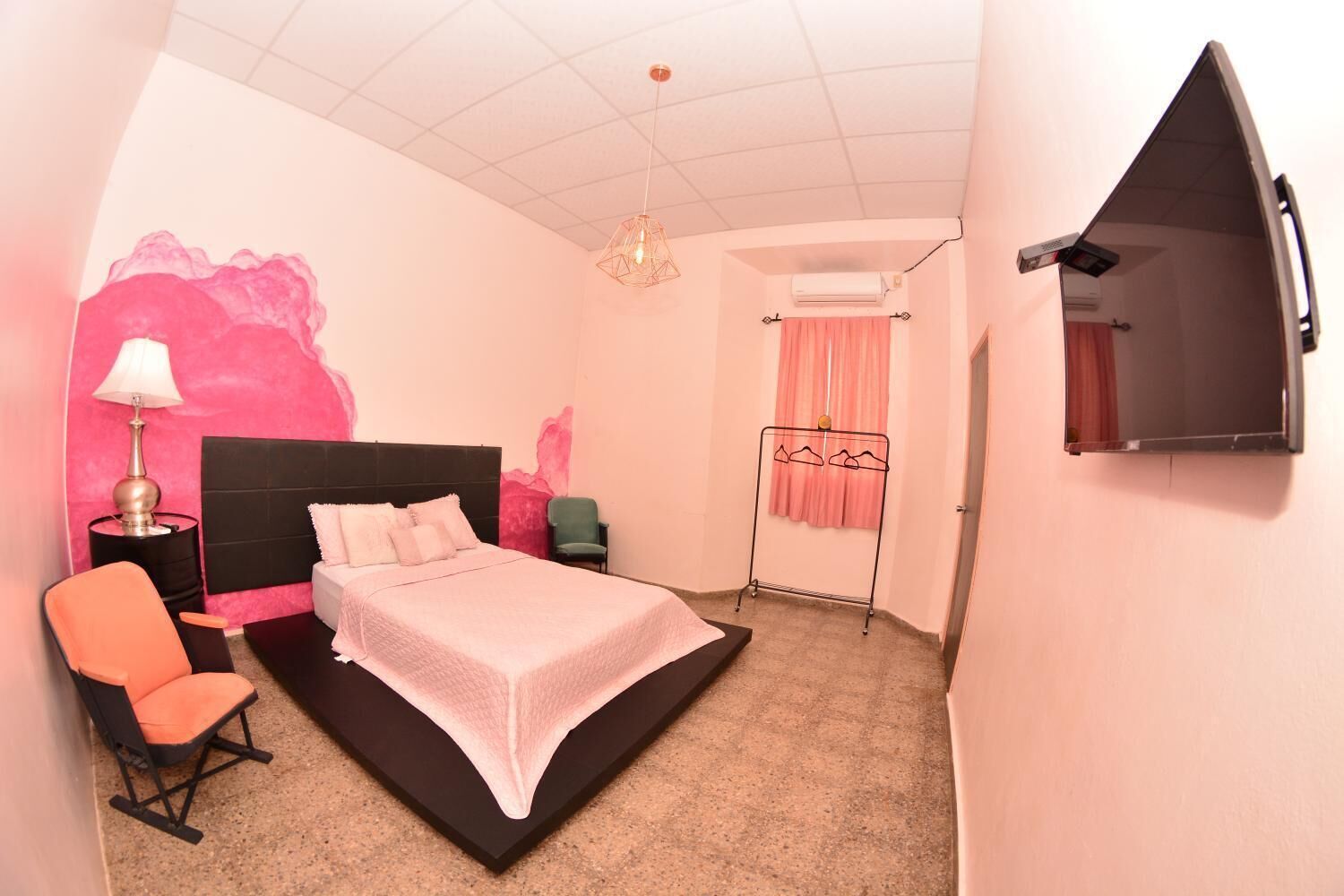 Caja de seguridad en la habitación, escritorio y wifi gratis 