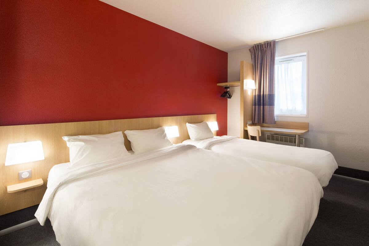 triple room, accessible, non smoking | desk, soundproofing, free cots/infant beds, free wifi