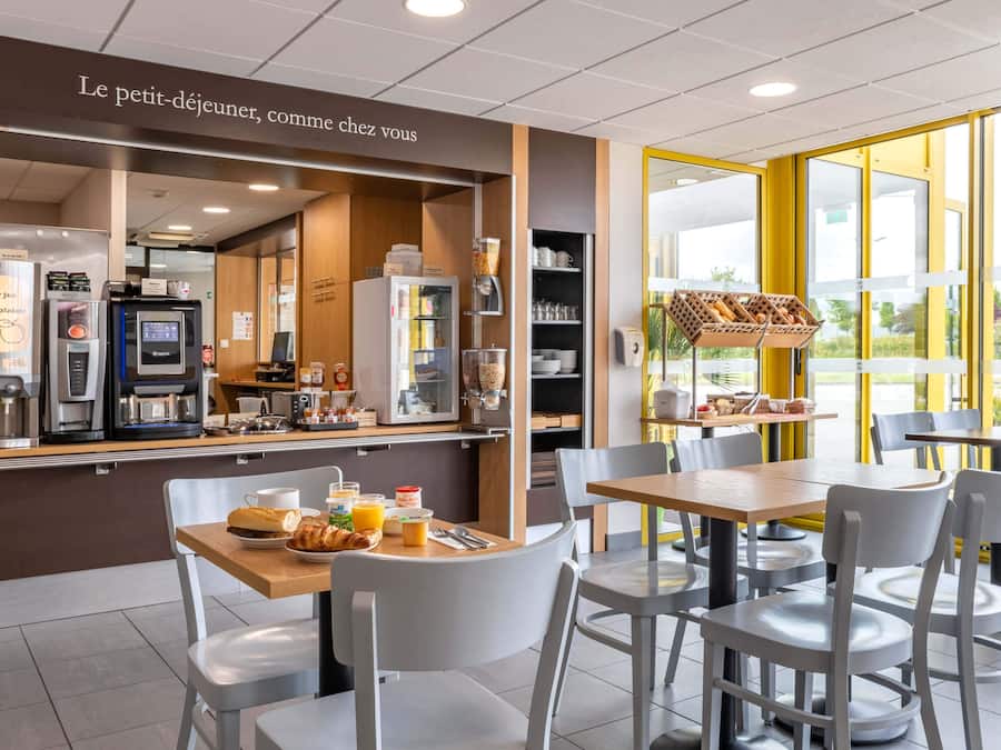 Lunch and dinner served