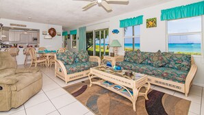 Appart'hôtel Deluxe, patio, vue mer | Coin séjour