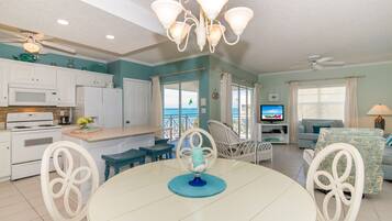 Deluxe Condo, Patio, Sea View | In-room dining