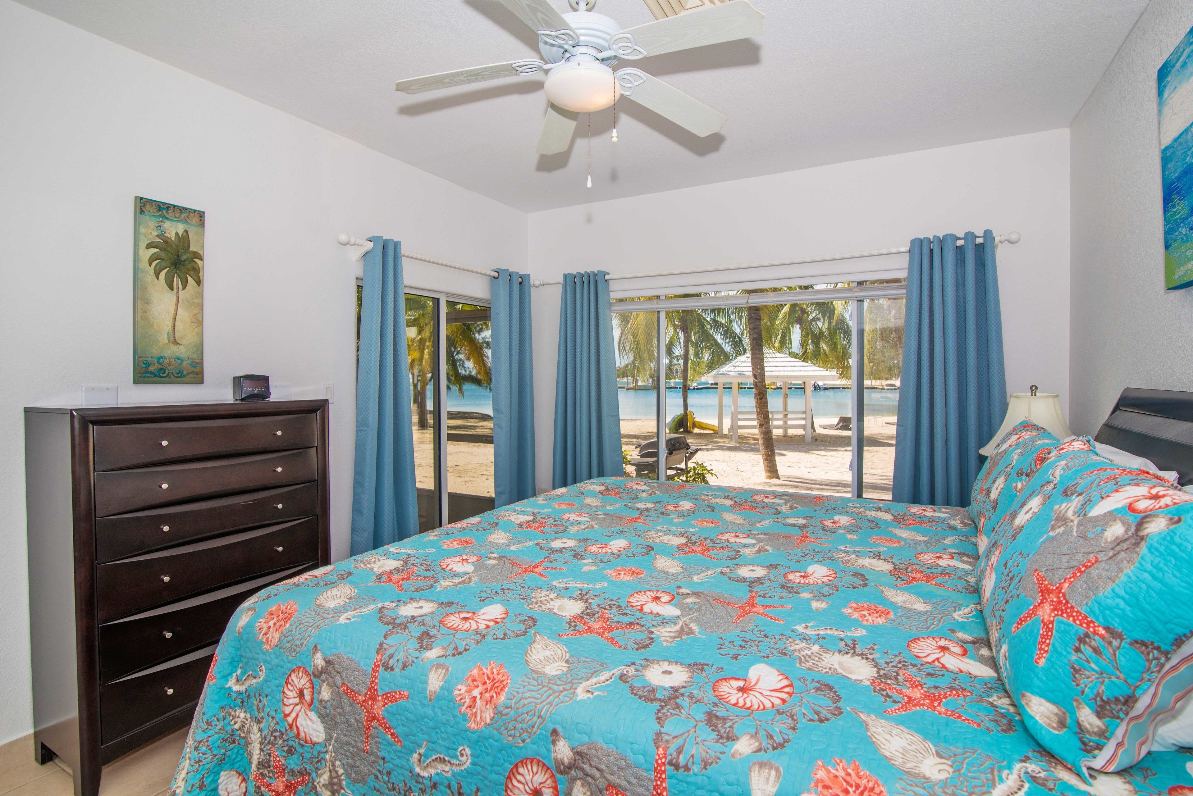 豪華公寓客房, 庭院, 海景 | 2 間臥室、床單