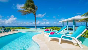 Kolam renang outdoor