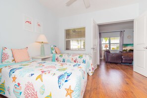 豪華公寓客房, 庭院, 海景 | 3 間臥室、床單