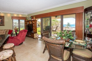 Deluxe Condo, Patio, Sea View | In-room dining