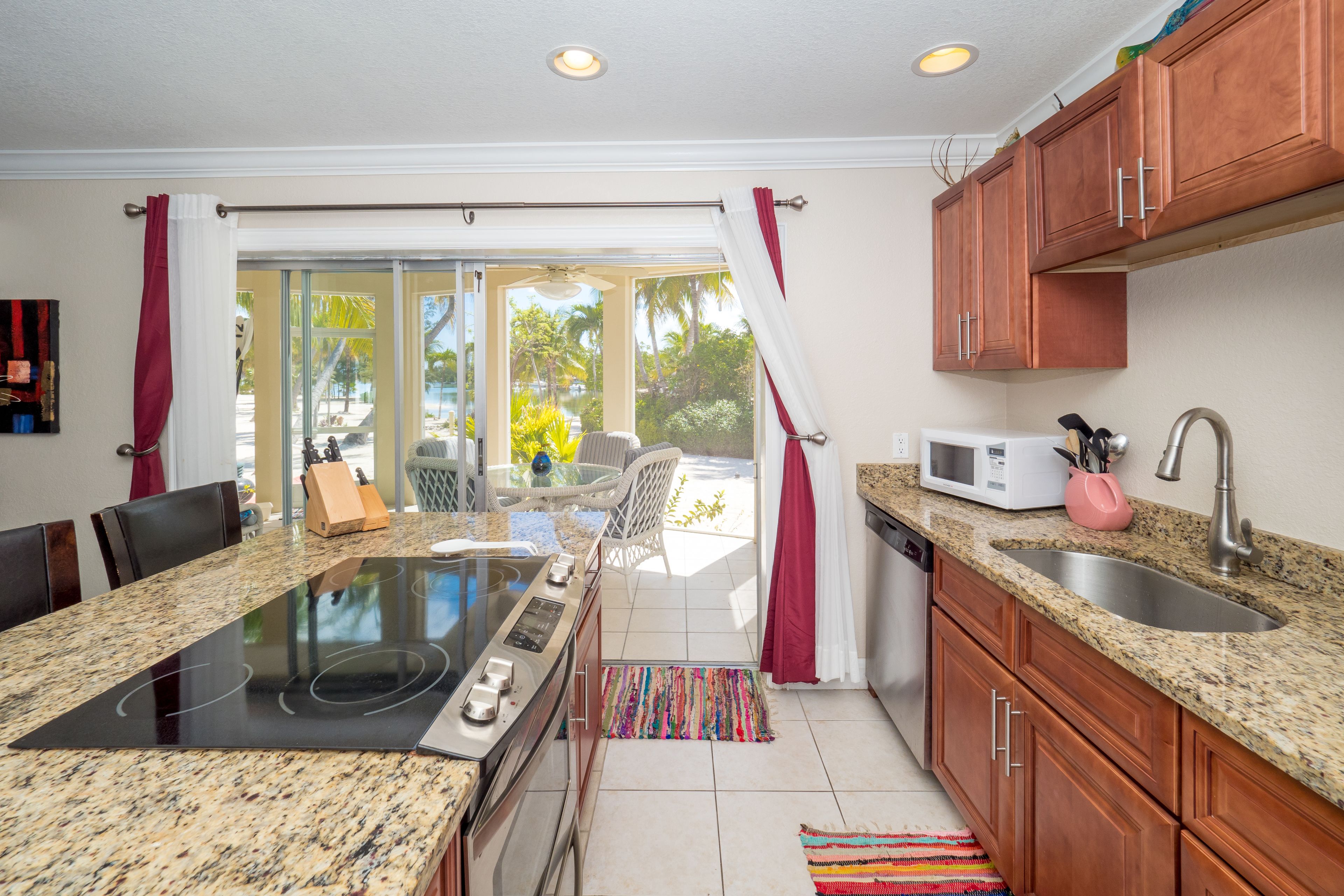 Deluxe Condo, Patio, Lagoon View | Private kitchen | Fridge, microwave, oven, stovetop