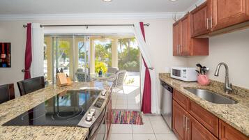 Deluxe Condo, Patio, Lagoon View | Private kitchen | Fridge, microwave, oven, stovetop