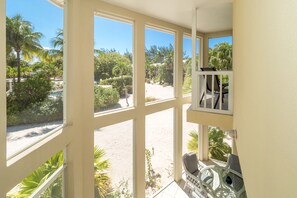 豪華公寓客房, 庭院, 湖景 | 露台/庭院