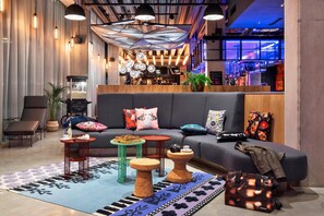 Lobby - Moxy Katowice Airport (Ozarowice)