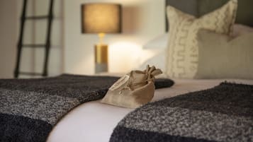 1 bedroom, premium bedding, Tempur-Pedic beds, free minibar items
