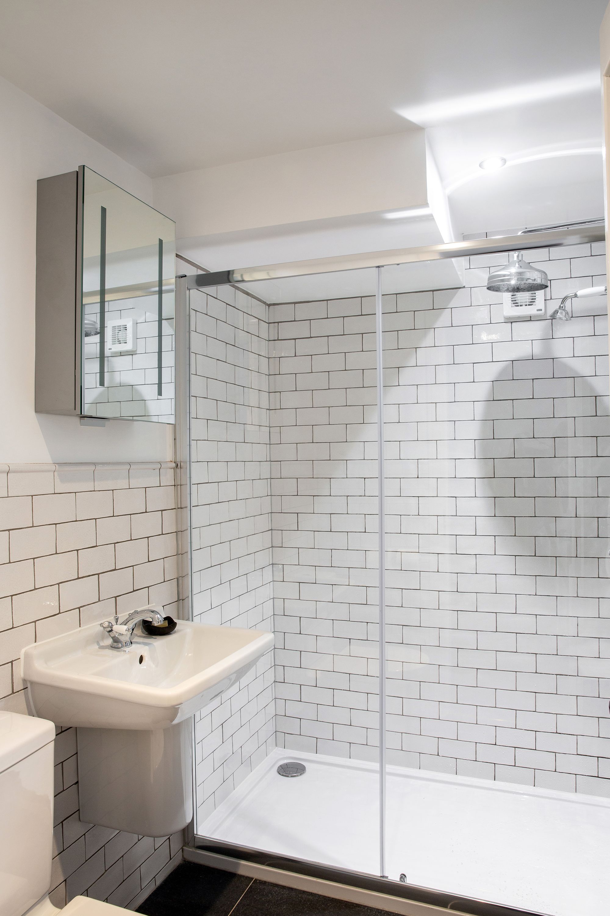 classic double room | bathroom | deep-soaking bathtub, free toiletries, hair dryer, towels