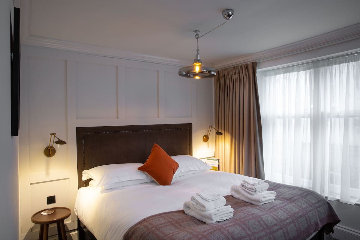 Classic-Doppelzimmer | Hochwertige Bettwaren, Zimmersafe, individuell dekoriert