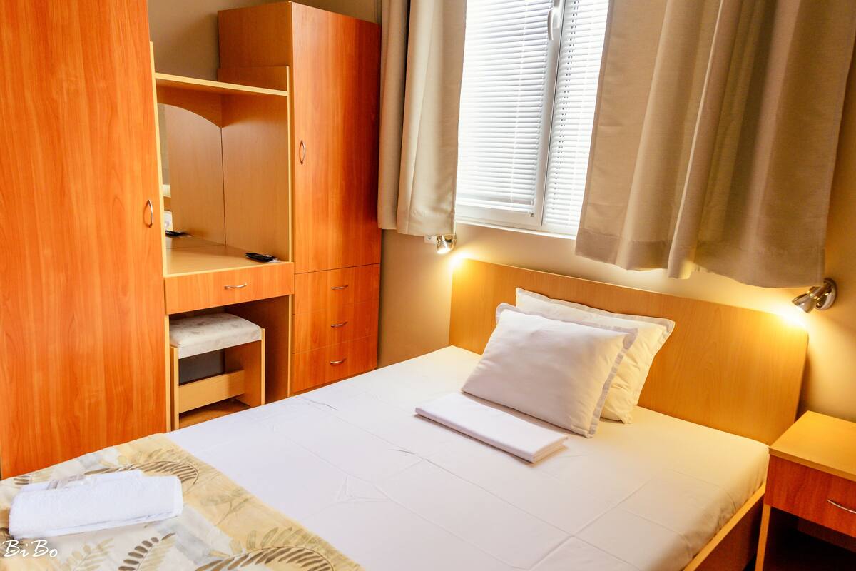 Double room 306 | Egyptian cotton sheets, premium bedding, desk