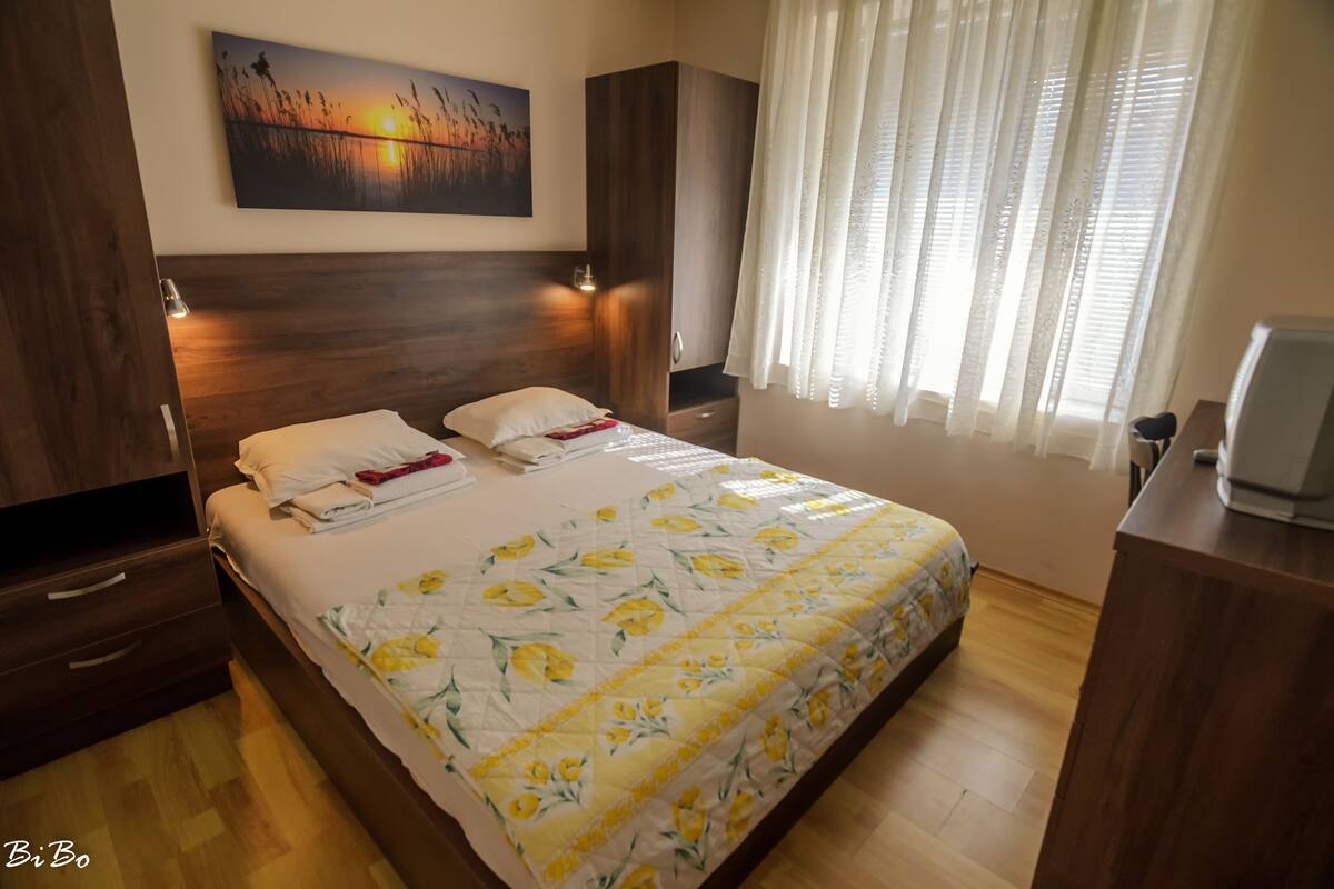Apartment 204,One bedroom (for 3 people)  | Egyptian cotton sheets, premium bedding, desk