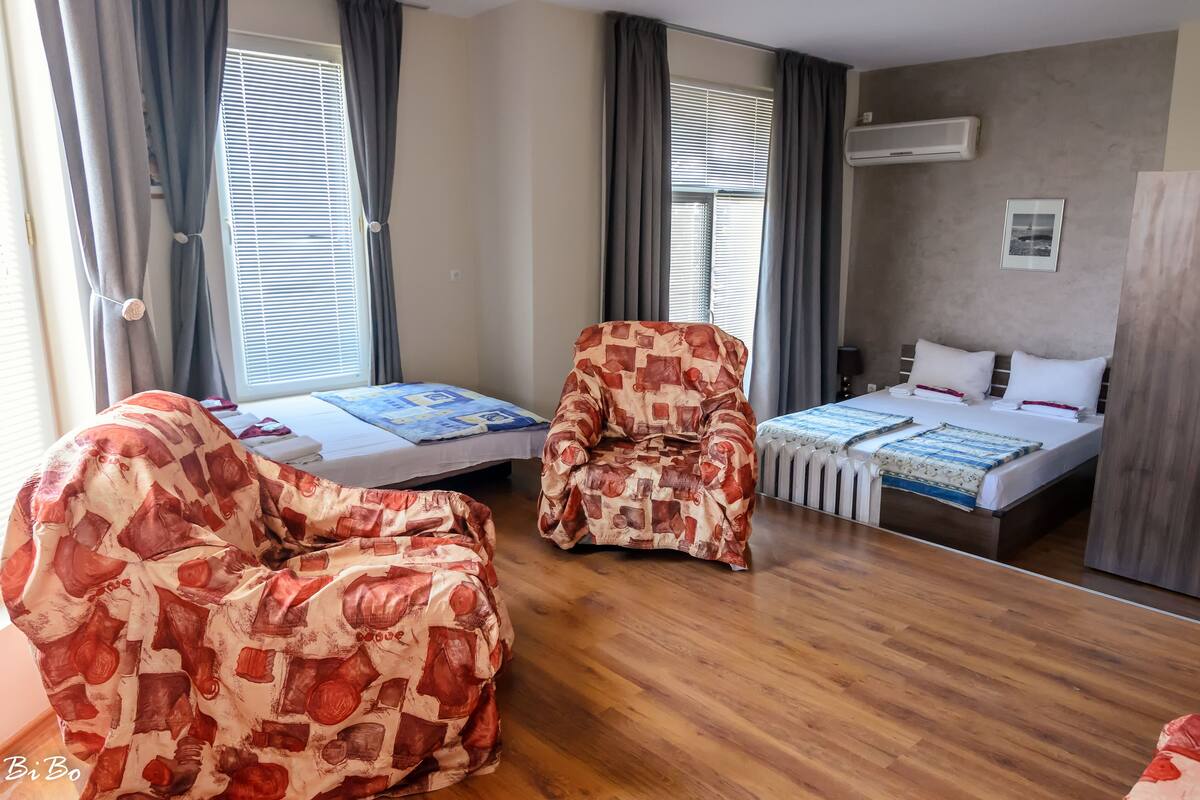 Studio 301 (for 4 people) | Living area | Flat-screen TV