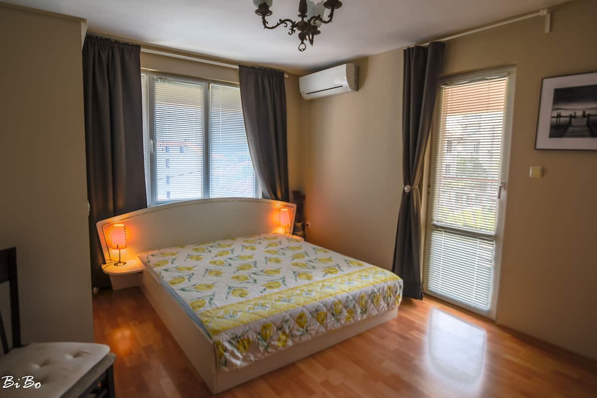 Double room 203 | Egyptian cotton sheets, premium bedding, desk