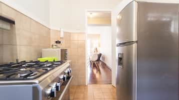 Fridge, microwave, oven, coffee/tea maker