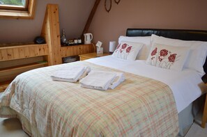 Family Suite, Ensuite | Premium bedding, individually decorated, individually furnished - Cotenham Barn (Norwich)