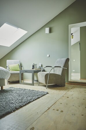 Family Quadruple Room | Minibar, individually furnished, iron/ironing board, travel cot - B&B Maas en Heuvel Maastricht (Eijsden)