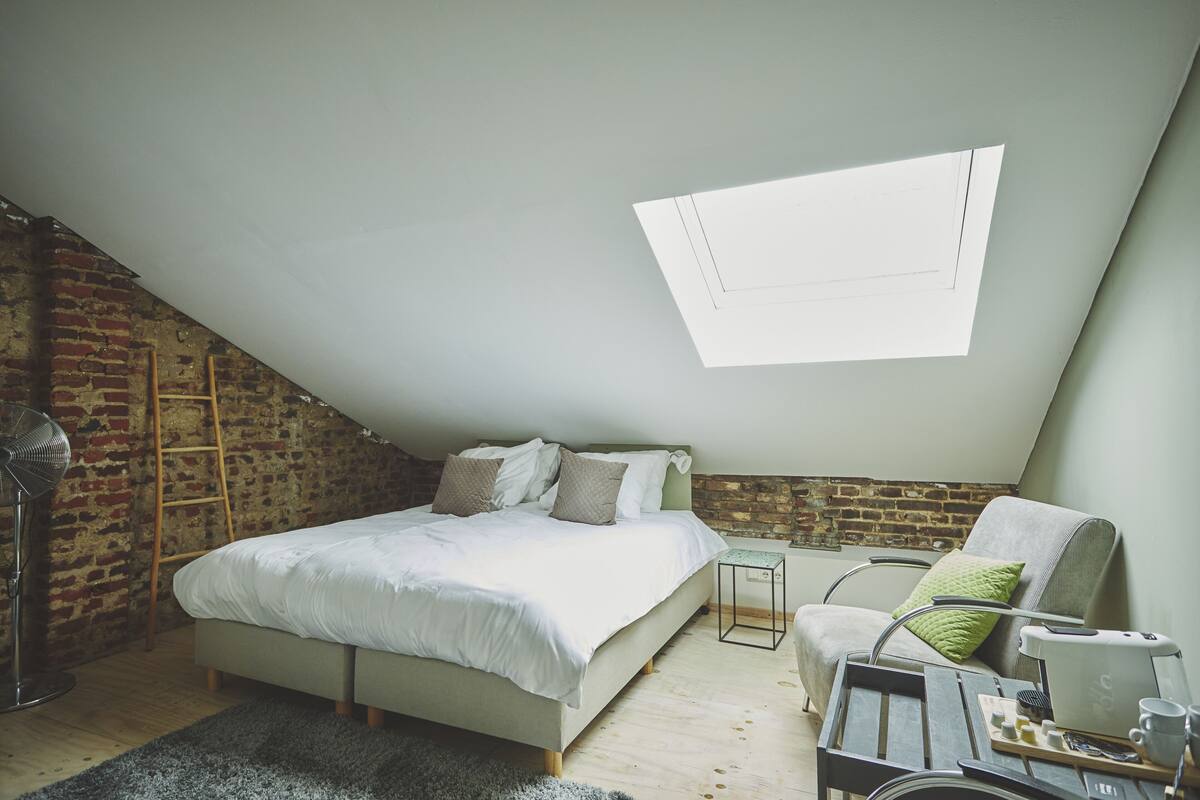 Family Quadruple Room | Minibar, iron/ironing board (on request), travel crib, WiFi (free)