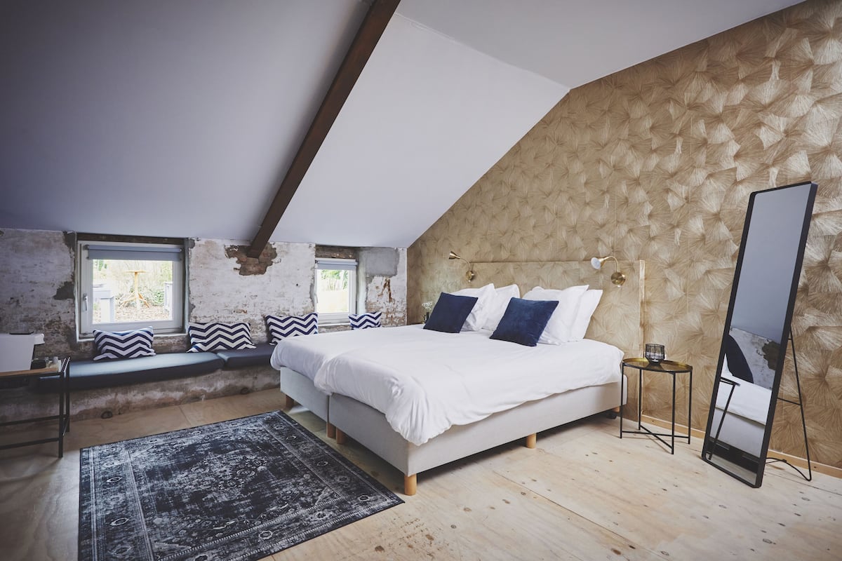 Deluxe Double Room | Minibar, individually furnished, iron/ironing board, travel crib
