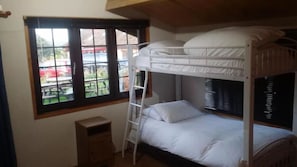 Desk, soundproofing, free WiFi, bed sheets - Bridge Farm Guesthouse (Bristol)