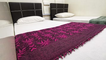 Chambre Standard avec lits jumeaux, non-fumeurs, salle de bains commune | Wi-Fi gratuit, draps fournis