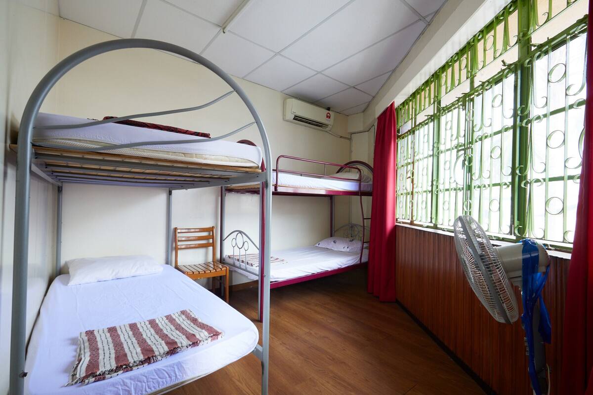 Shared Dormitory, Mixed Dorm, Non Smoking, Shared Bathroom | WiFi (free), bed sheets