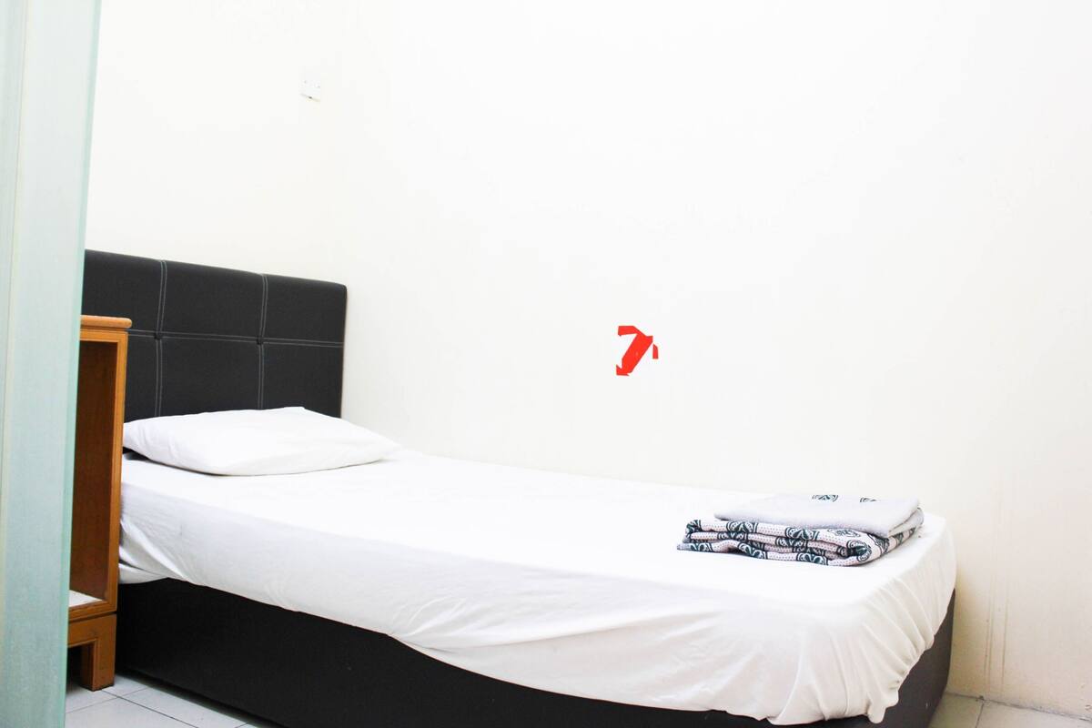 Single Room, Non Smoking, Ensuite | WiFi (free), bed sheets