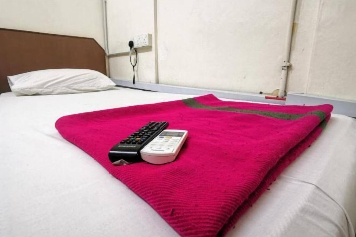 WiFi (free), bed sheets