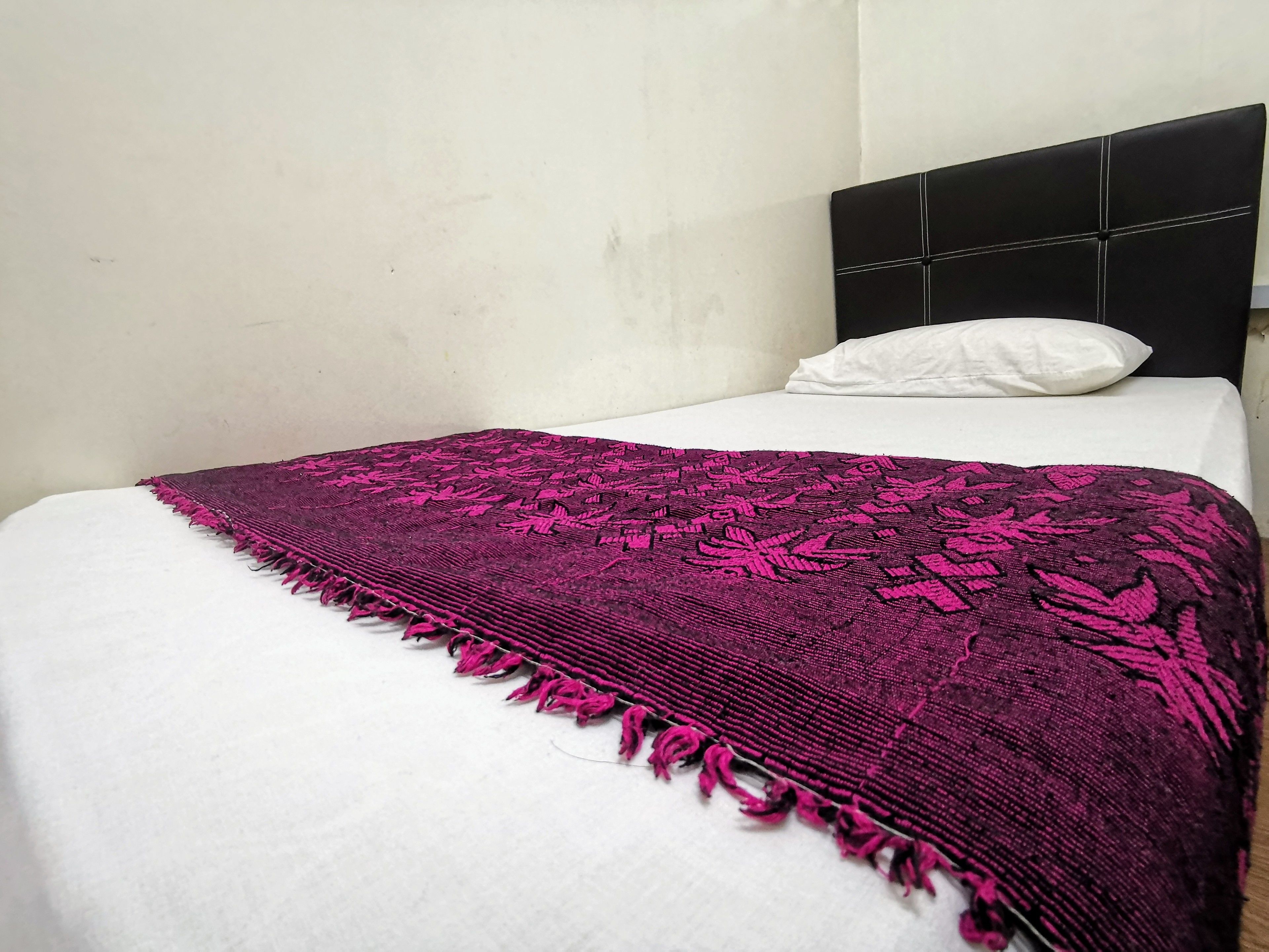 Standard Twin Room, Non Smoking, Shared Bathroom | Free WiFi, bed sheets