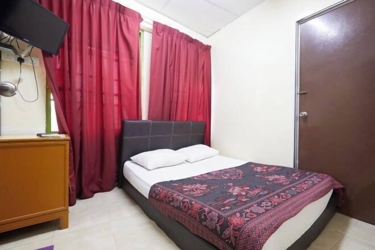 WiFi (free), bed sheets